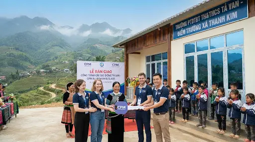 Trách nhiệm xã hội (CSR): Hoạt động thiện nguyện & tiếp sức trường học vùng cao
