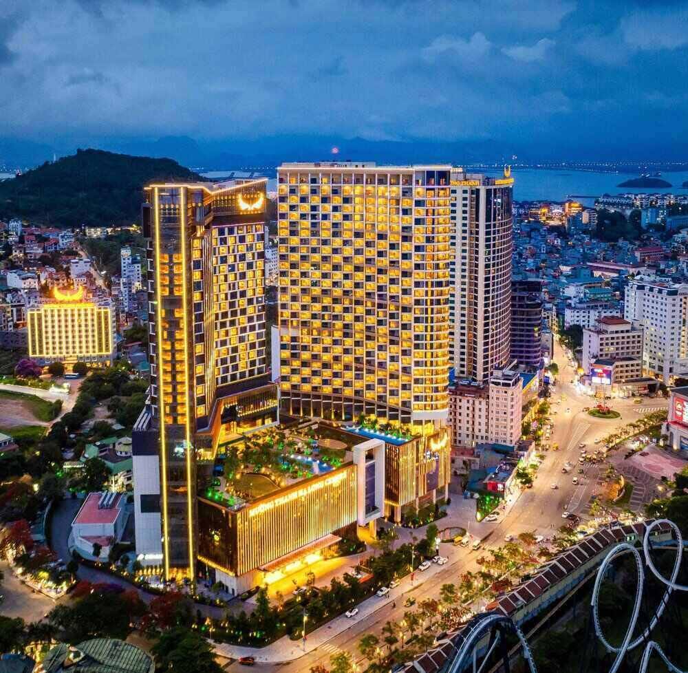DoubleTree by Hilton Hạ Long Bay — góc 2