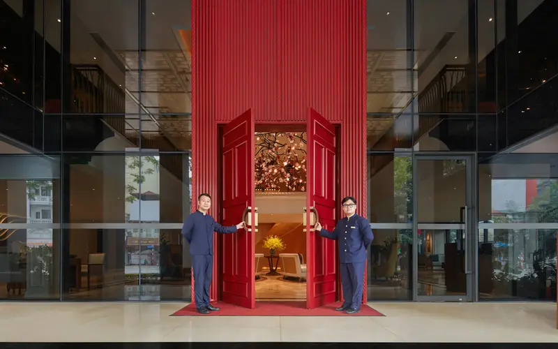 Công trình Khách sạn Grand Mercure — CPM thi công nhôm kính