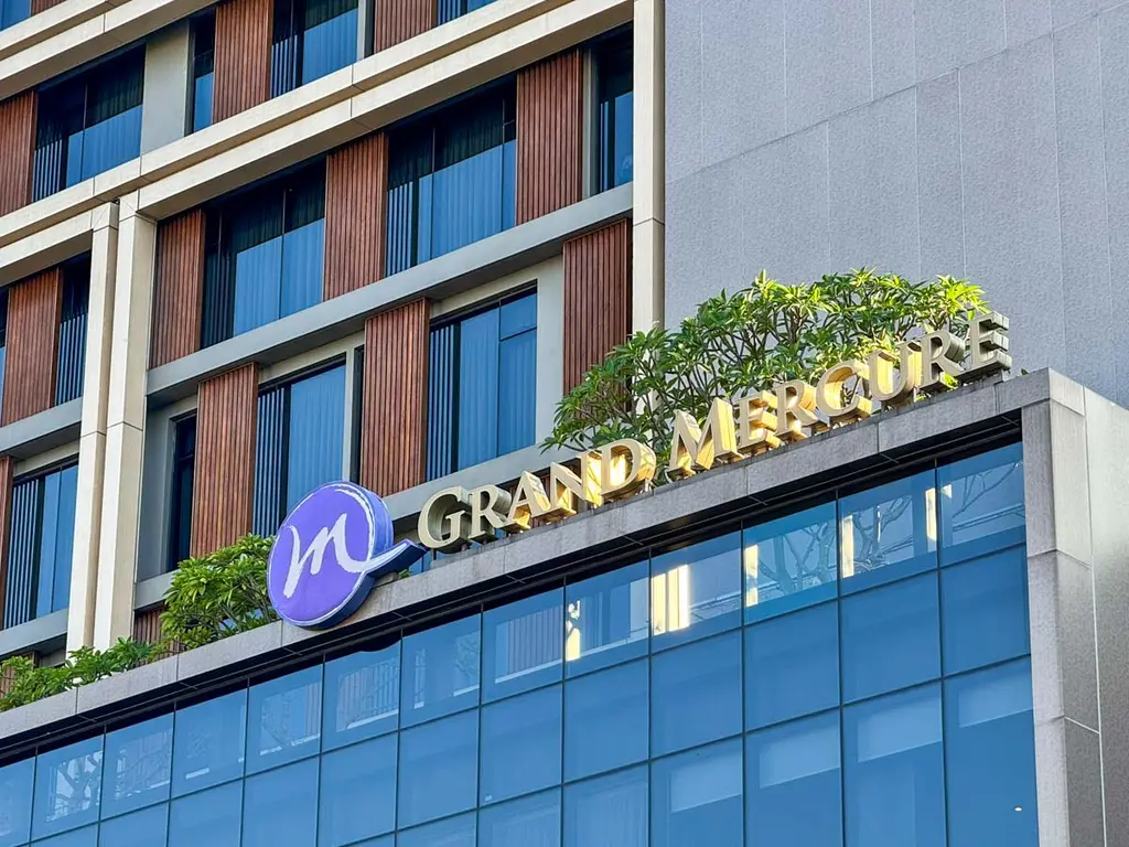 Khách sạn Grand Mercure — góc 2