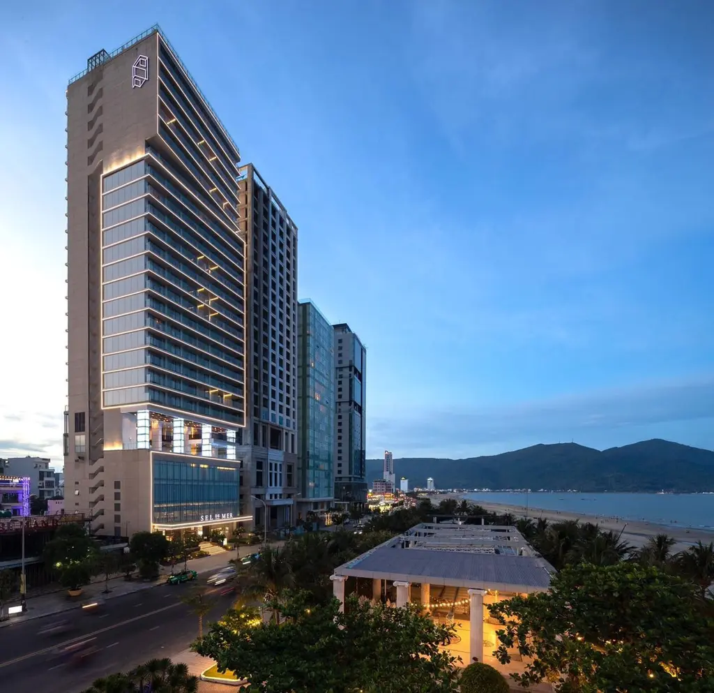 Công trình Khách sạn Sel De Mer — CPM thi công nhôm kính